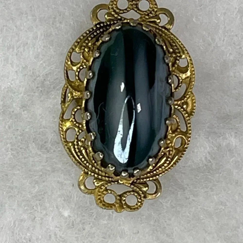 Vintage size 6.5 filigree striped cabochon stone ring.